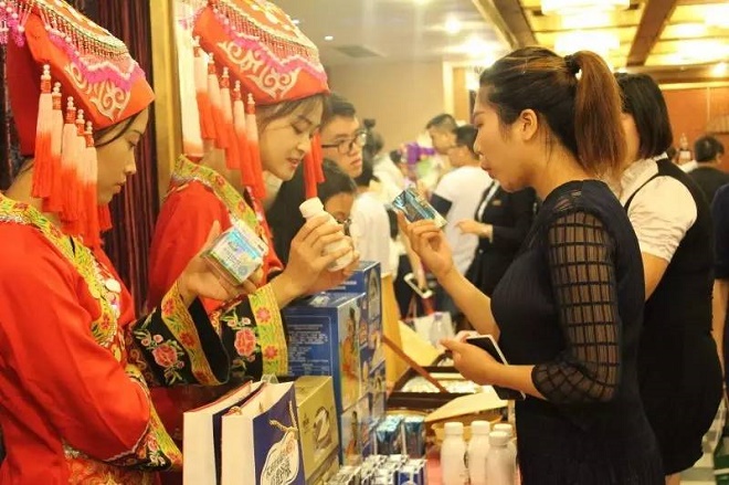皇氏乳業(yè)攜多項(xiàng)產(chǎn)品亮相“遍行天下 心儀廣西—廣西品牌神州行”啟動儀式