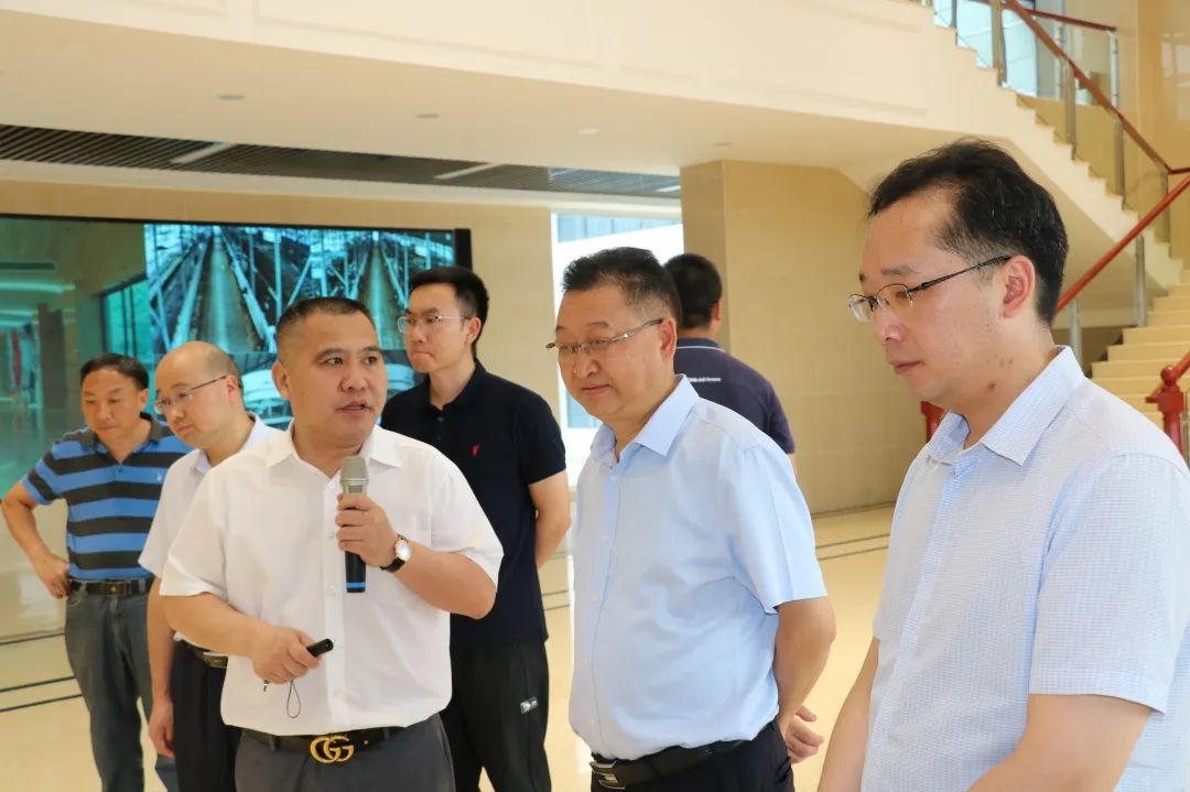 貴州省紀委省監(jiān)委派駐第十三紀檢組、省工信廳一行蒞臨皇氏集團遵義乳業(yè)調(diào)研