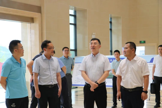 遵義市委常委、市政府副市長王龍一行蒞臨皇氏集團遵義乳業(yè)調(diào)研指導