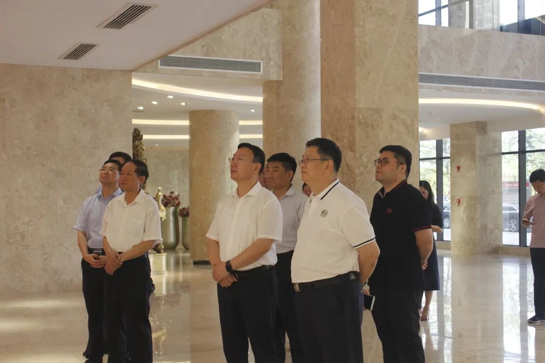 深化地企合作，共謀發(fā)展機(jī)遇丨泰安市委領(lǐng)導(dǎo)一行蒞臨皇氏集團(tuán)交流指導(dǎo)