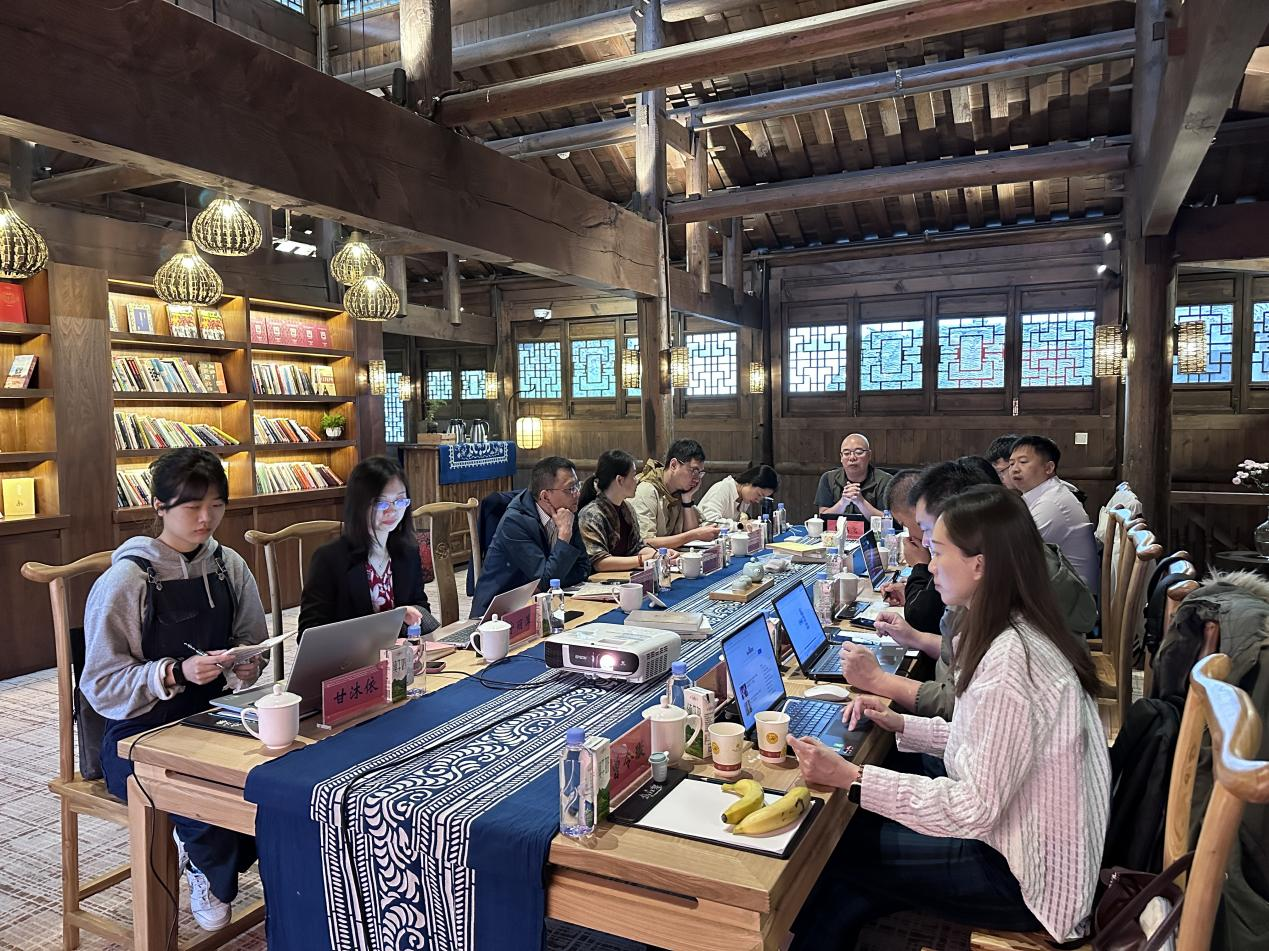 審視、轉變、闊步未來丨皇氏乳業(yè)集團召開“優(yōu)化西南市場調整存量投資，加重華東市場打造增長動能”專題戰(zhàn)略研討會