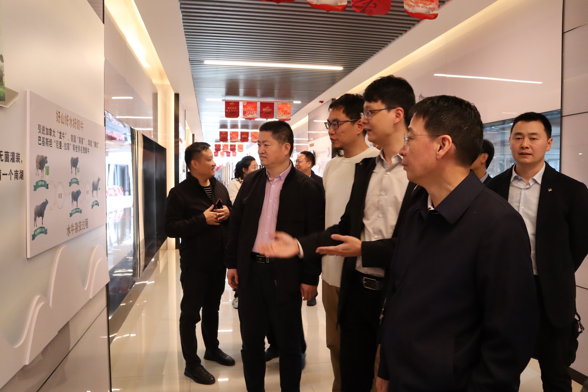 全國工商聯(lián)黨組成員、副主席楊佑興一行蒞臨皇氏集團調(diào)研考察