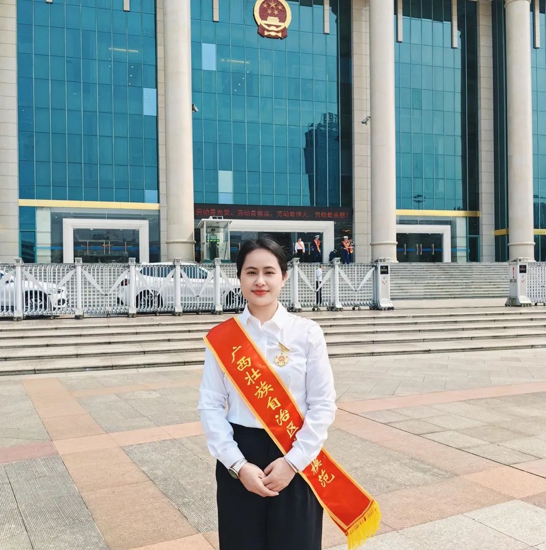 樹(shù)標(biāo)桿，立榜樣丨皇氏集團(tuán)石愛(ài)萍同志榮獲“廣西壯族自治區(qū)勞動(dòng)模范”稱號(hào)！