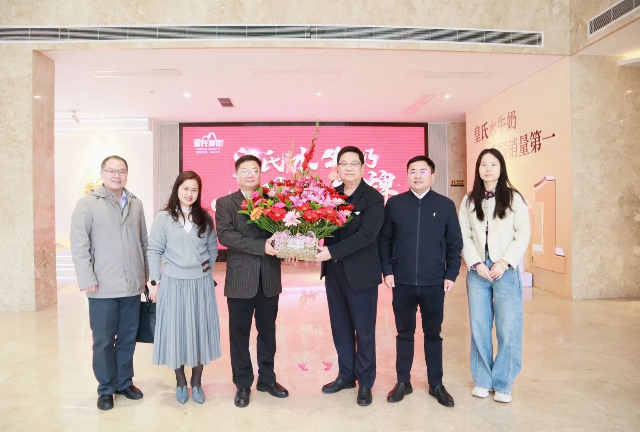 自治區(qū)工商聯(lián)黨組成員、副主席蔡家東到皇氏集團(tuán)開展春節(jié)走訪慰問活動